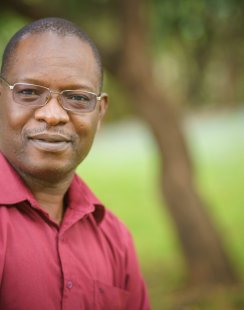 Moffat Njatiyamphongo